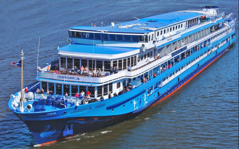 В 2021 году по Вятке будет ходить большой круизный теплоход «Лебединое озеро»