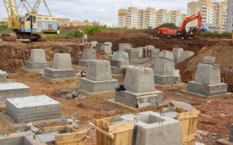 Какой фундамент для дома лучше: свайный, ленточный или из монолитных плит?