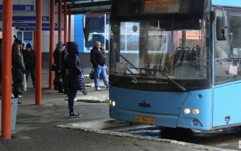 В Кирове маршруты 2 пригородных автобусов пришлось изменить из-за плохих дорог