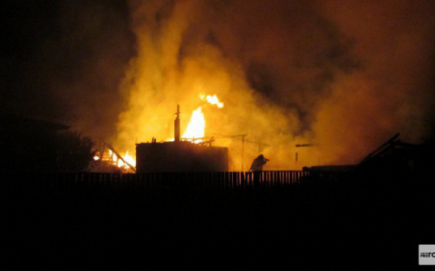 "Горели баня и веранда, хозяин спал": в Кирове сотрудник Росгвардии спас мужчину на пожаре