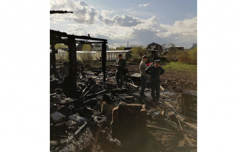 В Кирове в садовом доме сгорела семья с ребенком: известна предварительная причина пожара