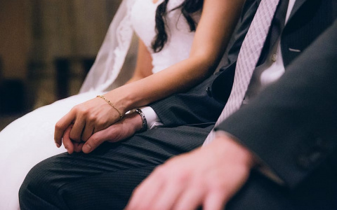 В Кировской области жениха и невесту задержали в день свадьбы за сбыт наркотиков