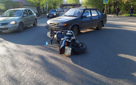 Байк лежал под ВАЗом: в Кирове произошла еще одна авария с участием мотоциклиста