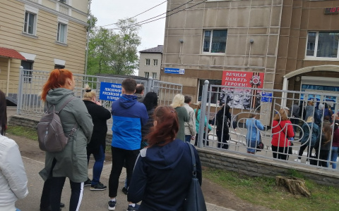 Кировчане выстроились в огромную очередь за дополнительными выплатами на детей от 3 до 16 лет