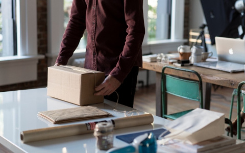 Названы профессии, где зарплаты во время пандемии выросли на 60 и более процентов