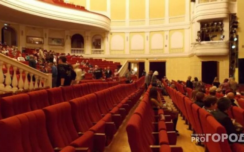 Стало известно, когда возобновят продажу билетов в театры