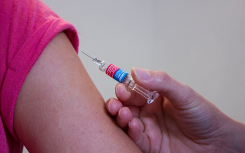 В России хотят запретить пускать детей без прививок в школы и детсады