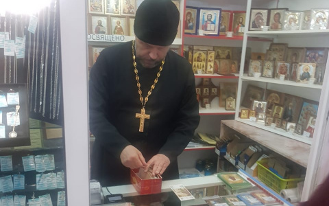 В Вятской епархии сообщили о лжесвященнике, который торгует иконами