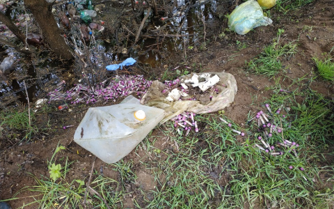 В Кирове из водоохранной зоны реки Вятки вывезли 342 килограмма медицинских отходов класса В