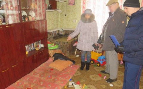 Вынесен приговор матери из Куменского района, которая оставила детей в доме без еды