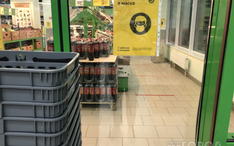 Что обсуждают в Кирове: карантин в "Пятерочке" из-за COVID-19 и авария на Ленина