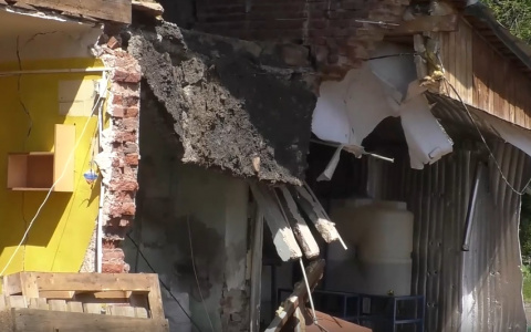 В Кирове из-за коммунальных раскопок обрушилась стена дома