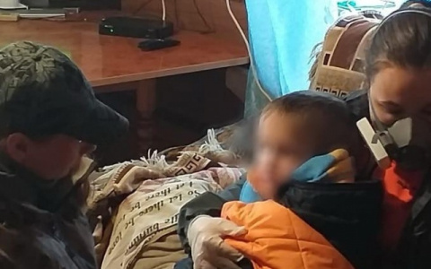 4-летнего мальчика из Кировской области, который провел в лесу двое суток, выписали из больницы