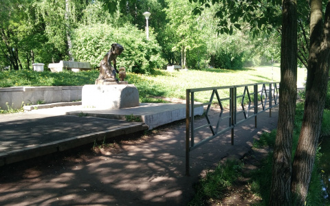 "Лучший в России вид на заборы": Илья Варламов о серых ограждениях в парке имени Кирова