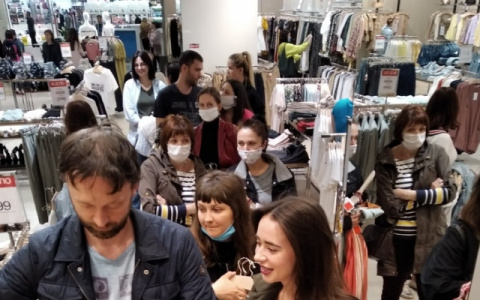 Что обсуждают в Кирове: очереди за покупками в ТЦ и статистика по заболевшим и выздоровевшим от коронавируса