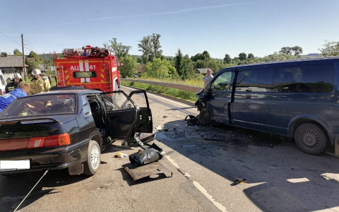 В Нолинском районе при столкновении ВАЗа и микроавтобуса пострадали 5 человек