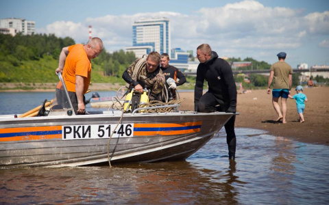Кировские спасатели очистили дно реки в районе городского пляжа