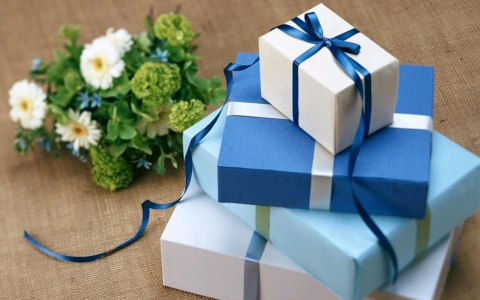 5 удачных  подарков  для учителей на выпускной