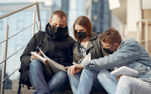 Премьер-министр РФ назвал основания для снятия ограничений во всех регионах