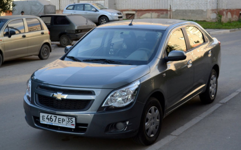 Машина за 8 тысяч рублей: в Кирове приставы выставили на продажу авто должников