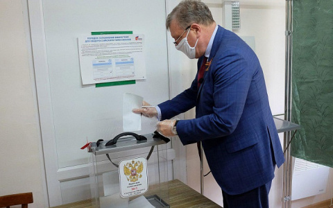 Губернатор Игорь Васильев проголосовал по поправкам в Конституцию РФ