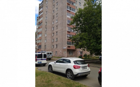 В Кирове из окна высотки выпала 9-летняя девочка