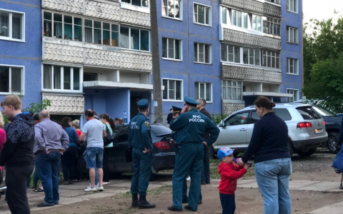 "Сосед увидел горящие лохмотья сорочки на женщине и начал тушить": жильцы о ЧП в доме на Орджоникидзе