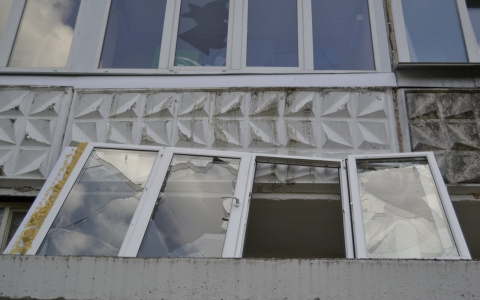 «Боимся засыпать, в квартире над нами огромные трещины»: жильцы дома, где взорвался газ, о жизни после ЧП