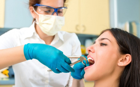 Прикус нарушится, уменьшится лицо: кировские стоматологи рассказали, что происходит после удаления зуба