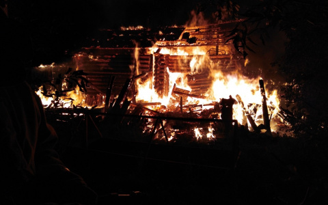 В Фаленках произошел серьезный пожар в частном доме: погибли трое