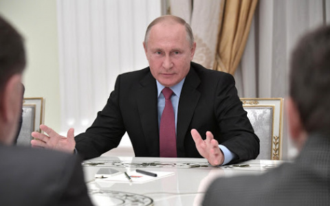 Владимир Путин подписал указ о повышении зарплаты госслужащим