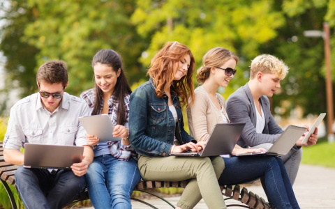 Как зарабатывают блогеры на своих подписчиках и друзьях в Кирове?