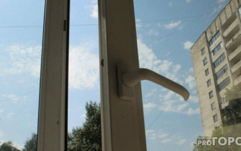 В Кирове из окон квартир выпали два годовалых ребенка: один погиб