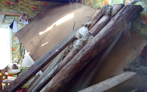 Последствия бури в Кировской области: разрушены жилые дома и электросети