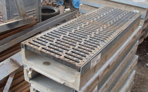 Водоотводный дренажный лоток: виды конструкции, особенности выбора и монтажа