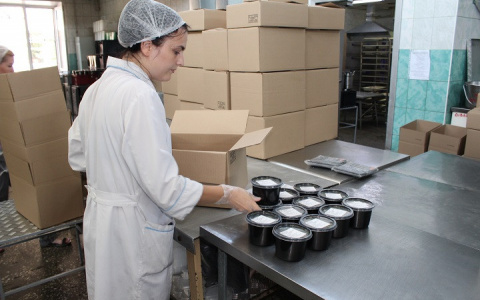 ""Еду передавали через спецшлюзы": как кормят больных COVID-19 в Кировской области