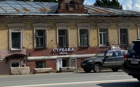 Кировчане делятся фото вывесок с соблюдением дизайн-кода на улице Ленина