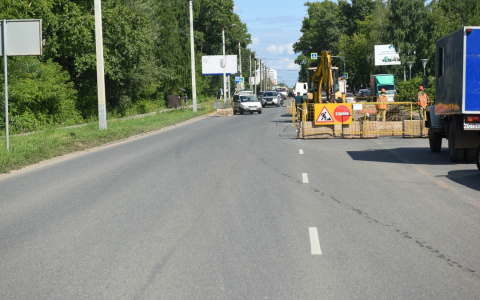Движение в объезд: в Кирове из-за ремонтных работ перекрыли улицу Щорса