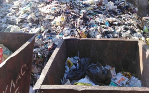 Возбуждено дело на главврача ЦРБ из-за свалки опасных отходов у больницы в Демьяново