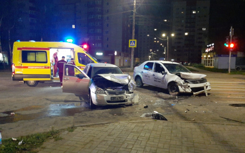 На улице Ленина столкнулись два автомобиля: на месте работала реанимация