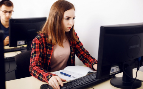 Освоить самую высокооплачиваемую профессию с нуля: где жители Кирова и области могут получить IT-специальности
