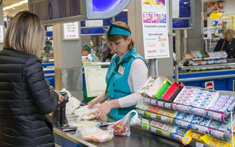 Расплачиваюсь только картой: история бухгалтера, которая полностью отказалась от наличных