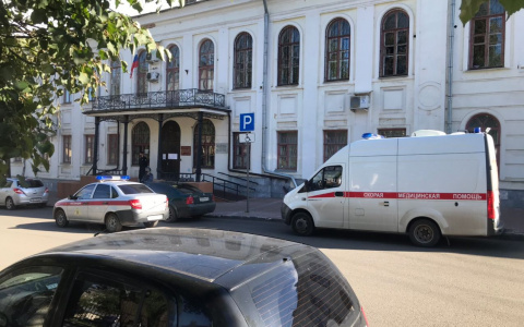 В Кирове оцепили здание суда: на месте работают все оперативные службы