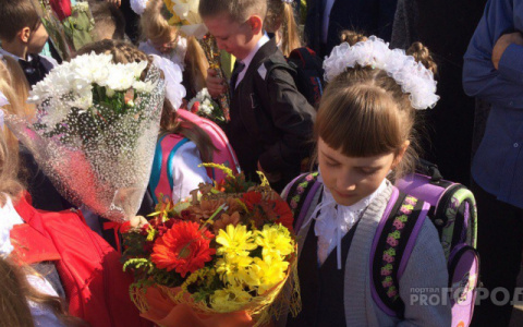 Все родители в масках: в Роспотребнадзоре рассказали о линейках 1 сентября