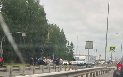 В Кирове на Советском тракте перевернулся автомобиль