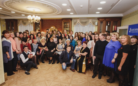 Сильная компания с женским характером