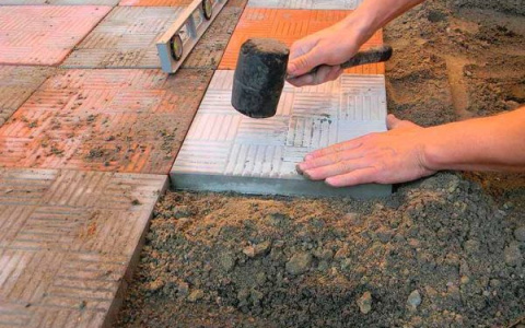 Как выбрать форму из термопластичного полиуретана для изготовления брусчатки?