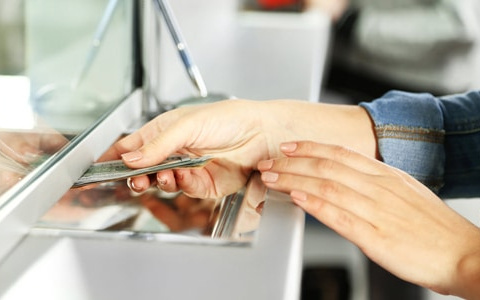 Отзывы клиентов и отчетность: зачем проверять банки на честность, прежде чем открыть вклад?