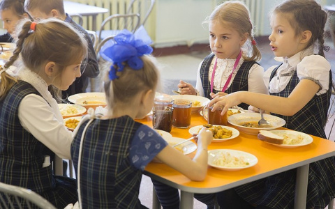 Во всех школах Кирова организовано горячее питание