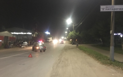 В Нововятске мотоцикл отбросило на ВАЗ после столкновения с «Волгой»